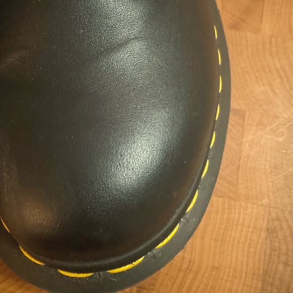 Dr. Martens 1460 SMOOTH LEATHER LACE UP BOOTS Size 7. Worn once inside. - Picture 3 of 6